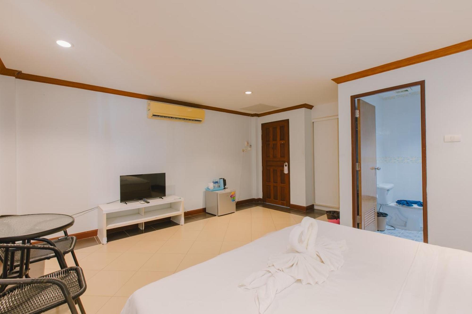 Sunstar Palace Patong Esterno foto