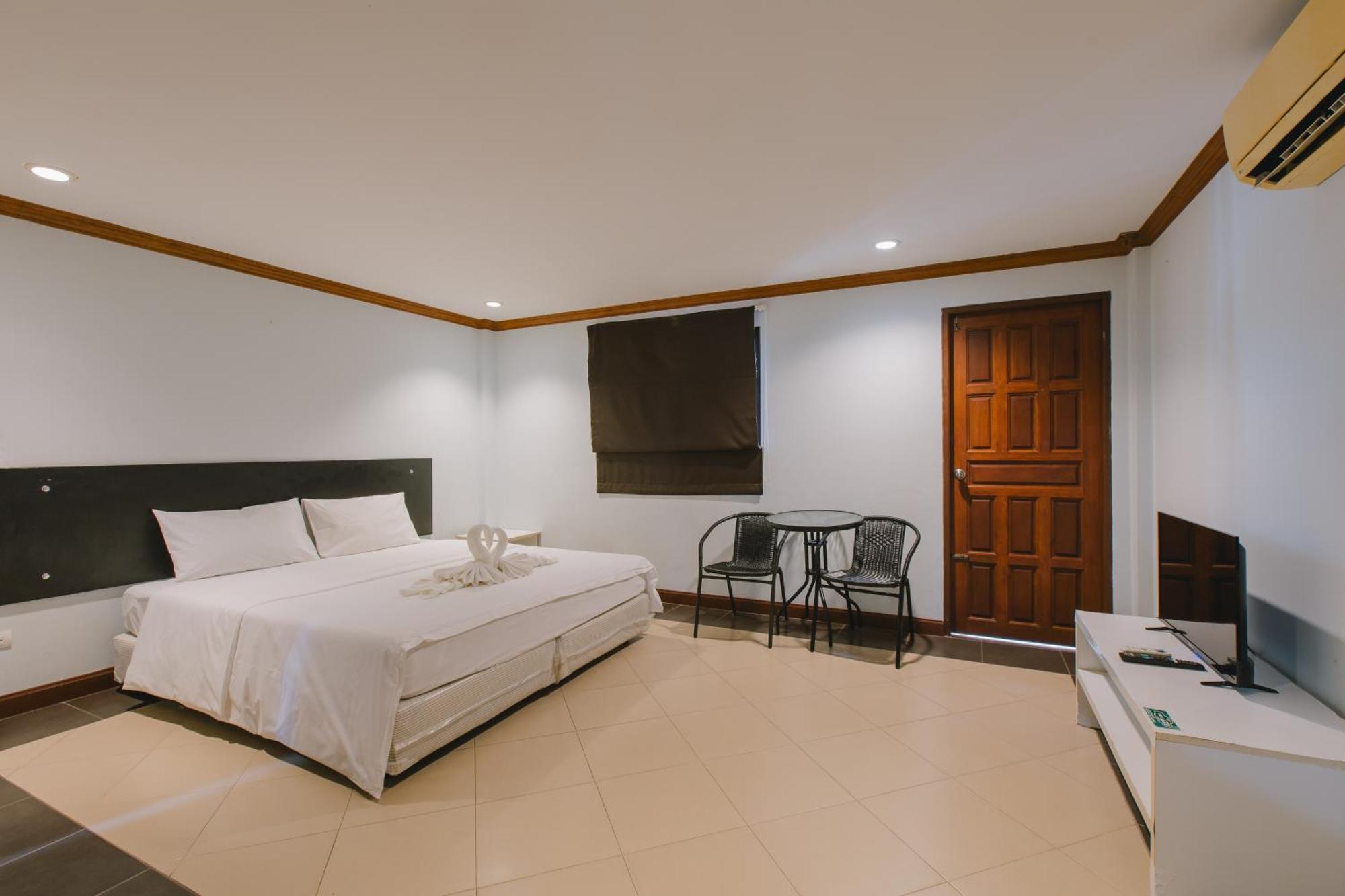 Sunstar Palace Patong Esterno foto